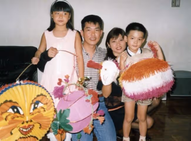 64歲元彪與梁家仁聚會，喝到滿臉通紅太盡興，住億元豪宅生活富貴