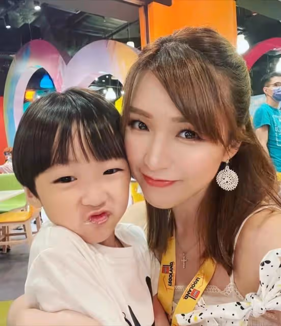 誘人!TVB「靚媽女神」做豐胸代言人,大秀好身材:我40歲啦