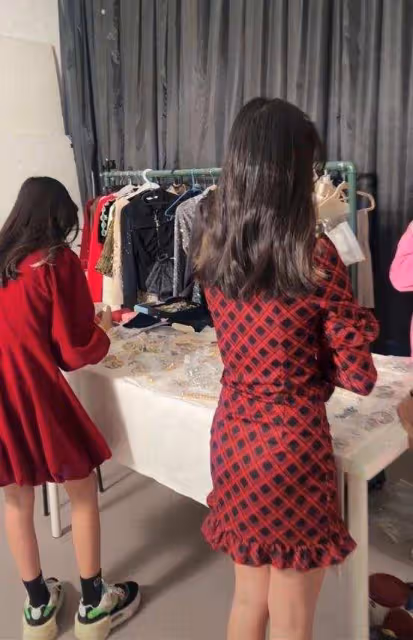 51歲混血女神鍾麗緹疑懷第四胎,曬短片露端倪,早前被曝寺廟求子