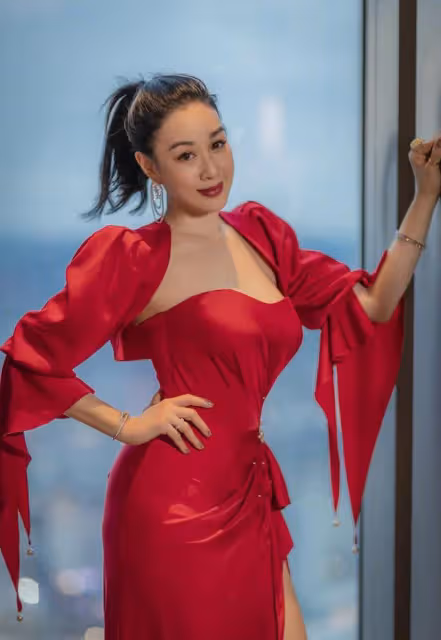 51歲混血女神鍾麗緹疑懷第四胎,曬短片露端倪,早前被曝寺廟求子