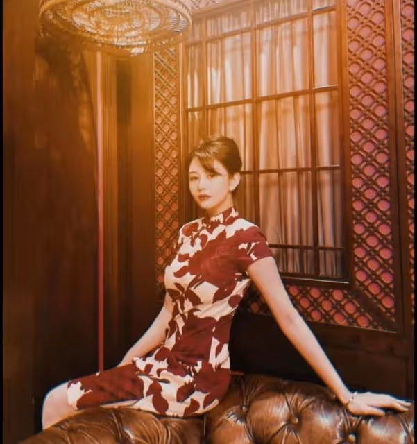 美人胚子!邱淑貞大女兒罕見曬妹妹素顏照,長相甜美越來越像媽媽
