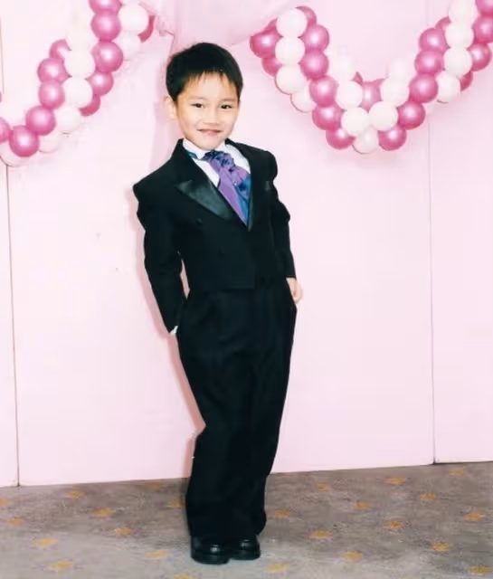 苗僑偉為愛子慶生，28歲兒子身材高大太像媽，戀上富二代長居國外
