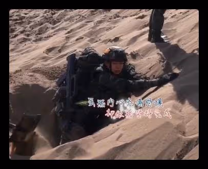 女演員沙漠拍戲遇意外!跌落流沙中被迅速淹沒,僅露頭部情緒崩潰