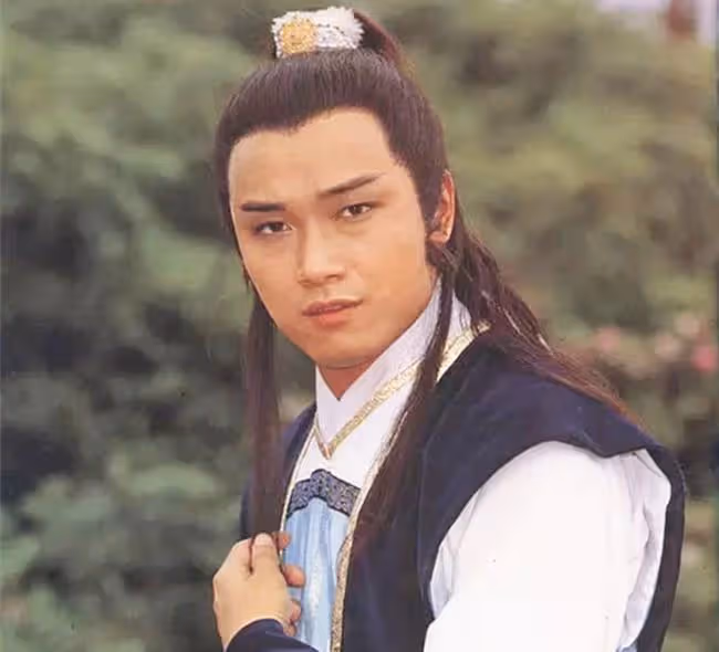苗僑偉為愛子慶生，28歲兒子身材高大太像媽，戀上富二代長居國外
