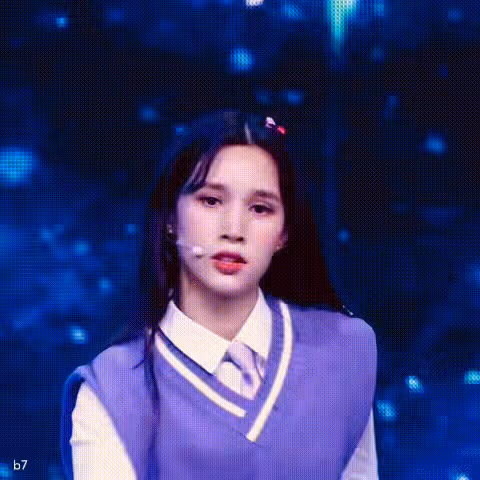人氣top淪為鑲邊背景板,非粉也心疼她了?