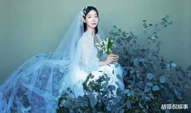 韓國女神朴信惠大婚,半個韓娛明星皆出席,最受矚目還是他