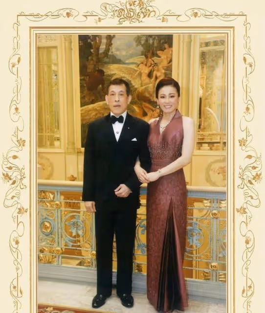 詩妮娜迎來37歲生日,和去年待遇相比有點差,泰王滿眼都是蘇提達
