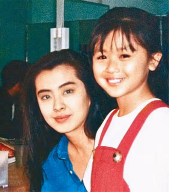 知名童星唐寧近況,2年沒拍戲悄悄學裝修,親自改裝家中30年舊門