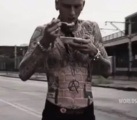 敢Diss Eminem、坐擁超模女友、轉型搖滾歌手後拿下B榜冠軍