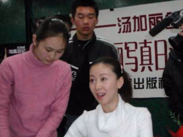 「人體模特」湯加麗:為走紅被丈夫拋棄、遭父親指責,今45歲還單身