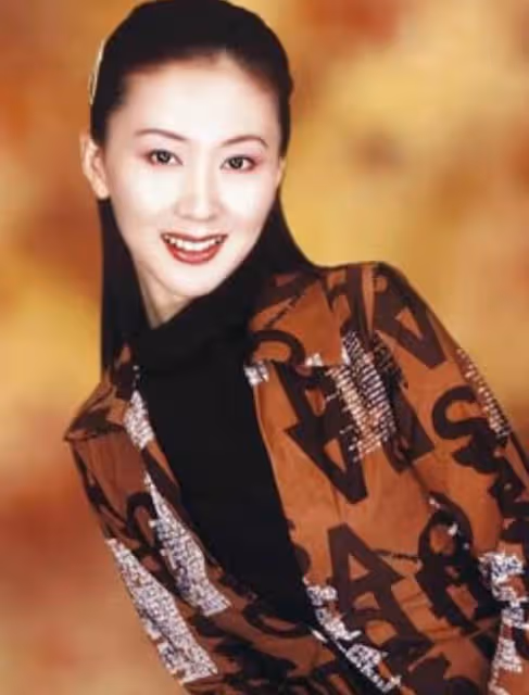 「人體模特」湯加麗：為走紅被丈夫拋棄、遭父親指責，今45歲還單身