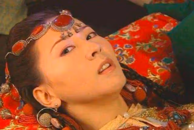 「人體模特」湯加麗:為走紅被丈夫拋棄、遭父親指責,今45歲還單身