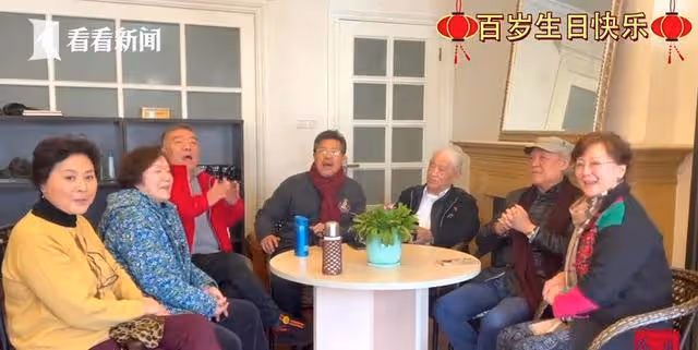秦怡百歲生日,最新視頻中,她輕施粉黛,臉色潤澤,看了讓人高興