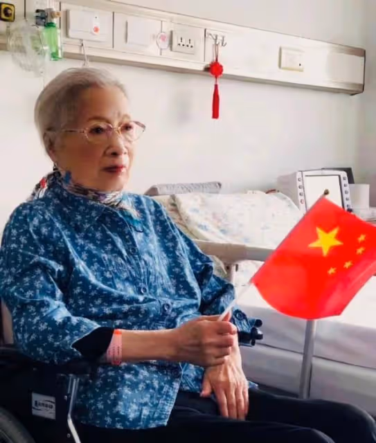 秦怡百歲生日,最新視頻中,她輕施粉黛,臉色潤澤,看了讓人高興
