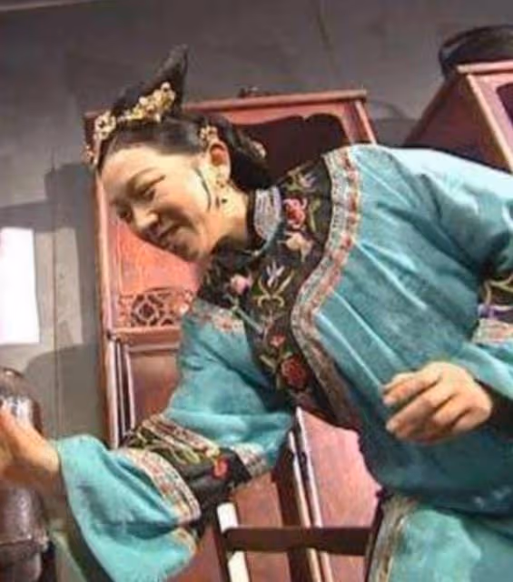 影視劇反派年輕時有多美?容嬤嬤無濾鏡也好看,鍋姨不輸港圈女神