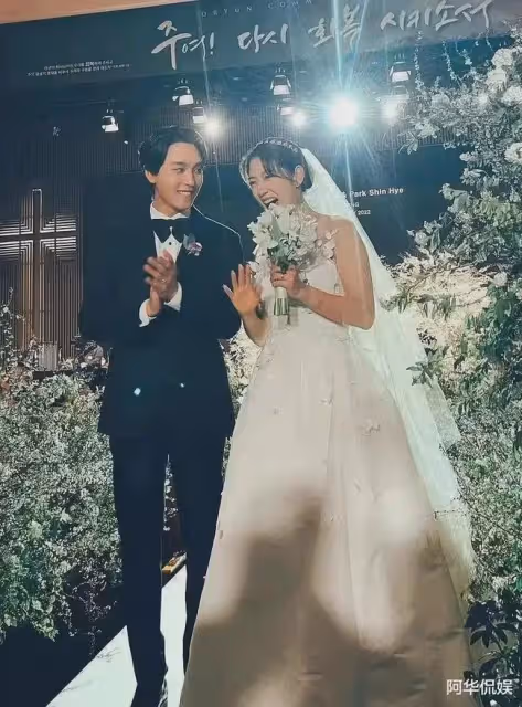 頂流女星奉子成婚,前男友們排隊道賀