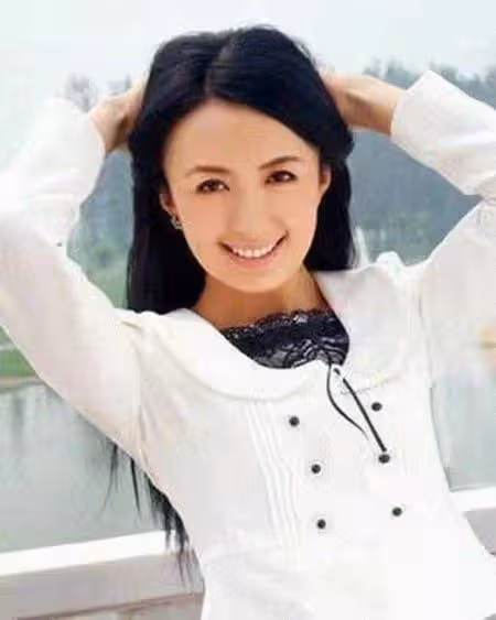 於和偉生命中的2個女人:一個賣琴供他讀書,另一個花400塊娶進門