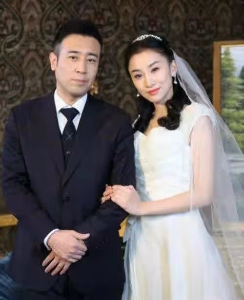 於和偉生命中的2個女人:一個賣琴供他讀書,另一個花400塊娶進門