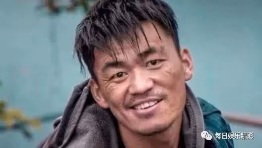 因拍攝條件太苦演員跑了一半,找個群演當主演,沒想他竟成了影帝