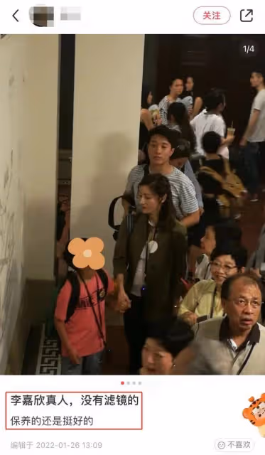 李嘉欣出院後被偶遇！手牽小男孩顯慈愛，肚子突出被指懷孕已四月