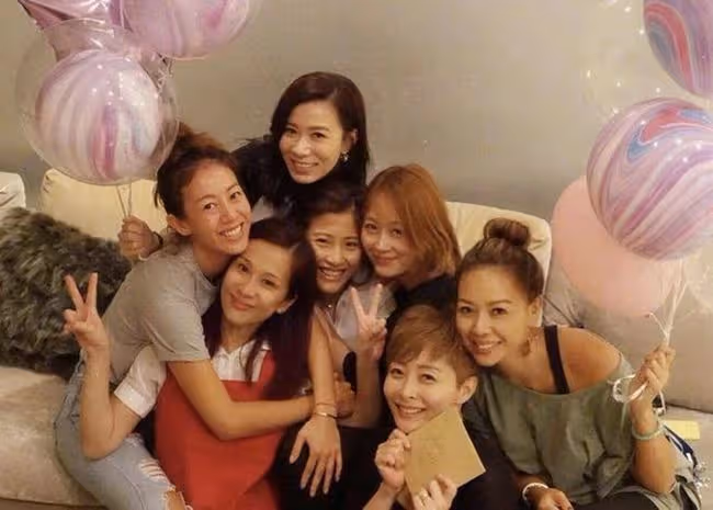 三年抱倆！38歲梁靖琪宣布二胎懷男孩，豪門夢碎後嫁小8歲高富帥