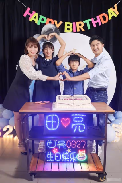 田亮一家共用一張臉！13歲姐姐身高直逼爸爸，10歲弟弟高顏值吸睛