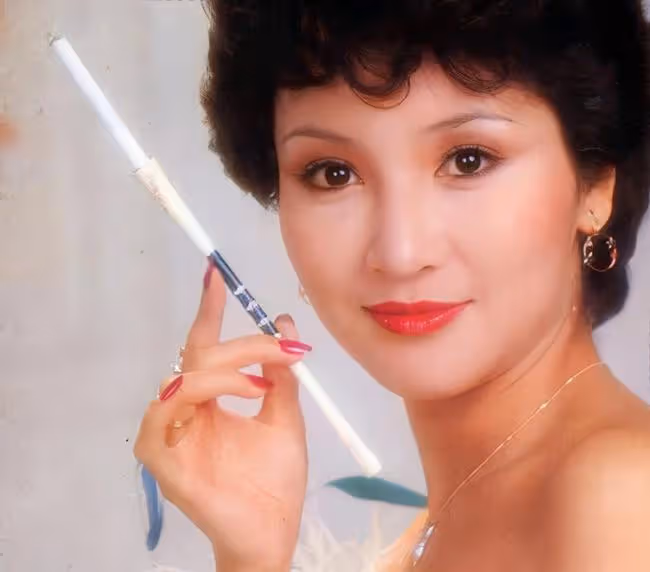 狄波拉:錯過賭王,甩掉富豪,嫁給謝賢,再婚21年如今怎樣了?