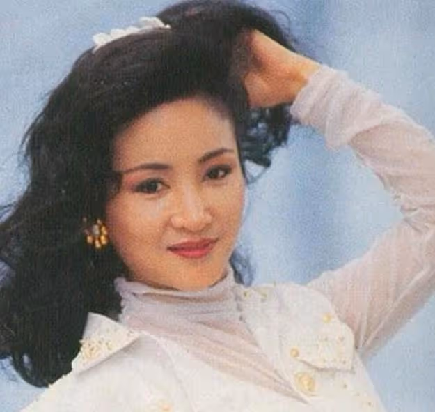 狄波拉:錯過賭王,甩掉富豪,嫁給謝賢,再婚21年如今怎樣了?