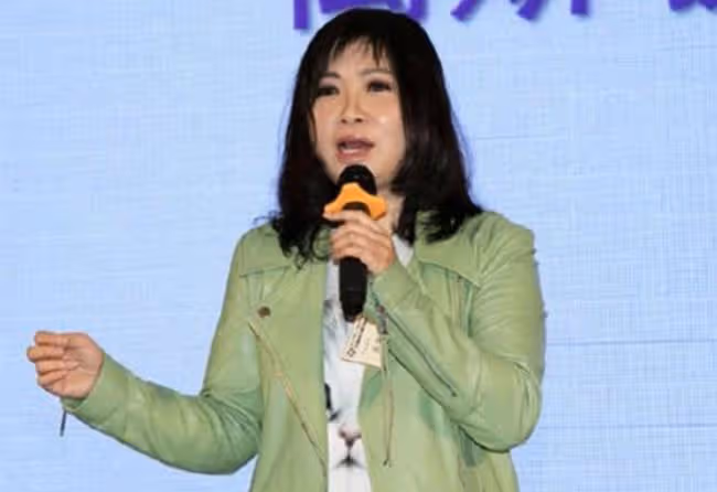 女星長腫瘤常不受控跌倒,手術風險高老公很擔心,所幸已平安出院