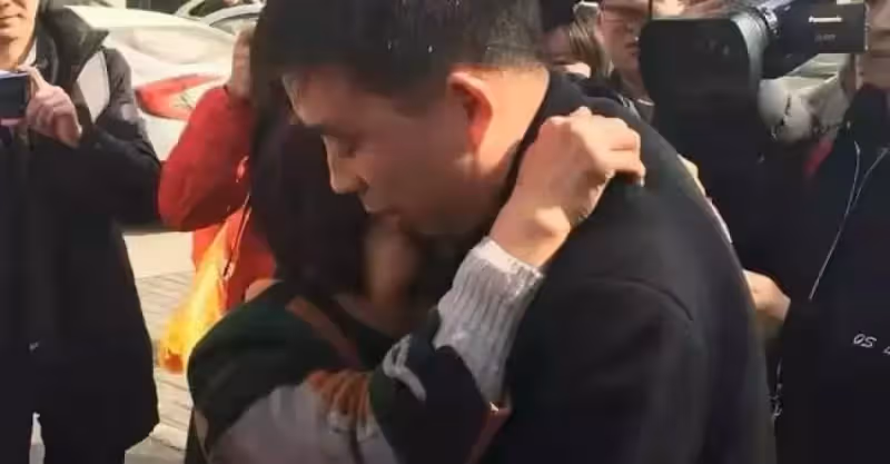 兒子被拐29年回家，生母囑咐他：把養父母照顧好，給他們養老送終
