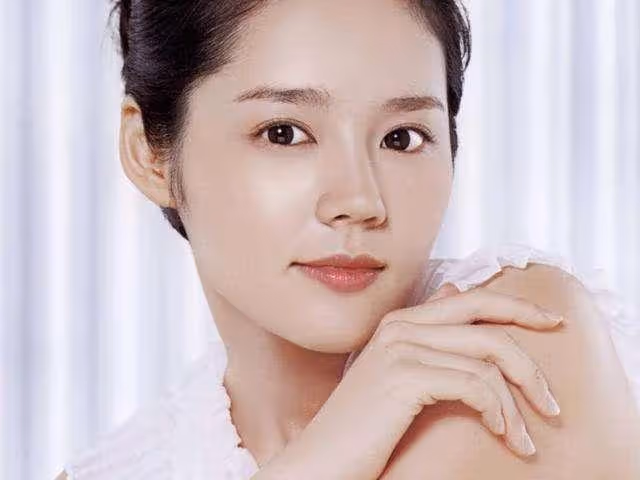 「清純女神」韓佳人：23歲嫁給富二代，結婚16年恩愛如初