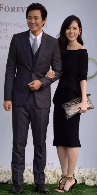 「清純女神」韓佳人：23歲嫁給富二代，結婚16年恩愛如初