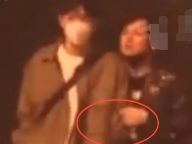 重歸大眾視野的何老師,身上謎團依舊 新的一年希望他有一個好歸宿