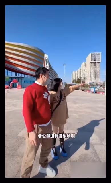 57歲老戲骨回港隔離,香港別墅內景曝光似桃源,此前已在中山買房