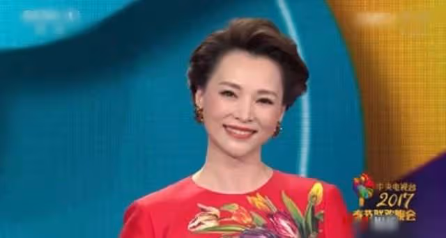 央視春晚40周年主持陣容曝光!28歲美女新人獲力捧,董卿5年缺席