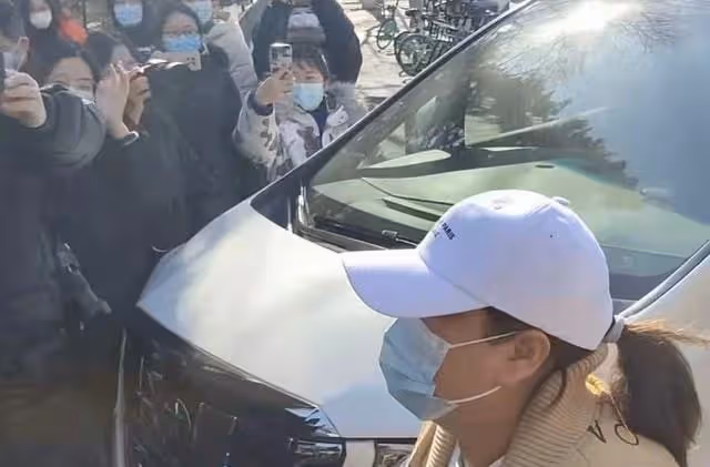 春晚第四次聯排現場亮點足,穎兒戴黃金,沙溢穿奢侈品牌上衣