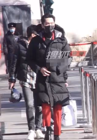 春晚第四次聯排現場亮點足,穎兒戴黃金,沙溢穿奢侈品牌上衣