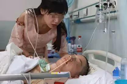 老公重病老婆果斷離婚,5天後,老婆收到老公喜帖,傻了!