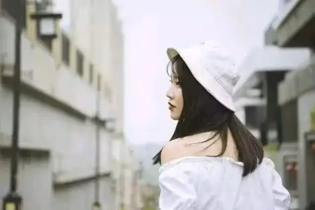 老公重病老婆果斷離婚,5天後,老婆收到老公喜帖,傻了!