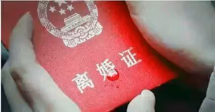 老公重病老婆果斷離婚,5天後,老婆收到老公喜帖,傻了!