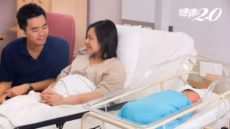 媳婦坐月子氣哭!婆婆趁不注意「一刀剪光及腰長髮」嗆她不孝 老公嘆「她想拿奶瓶砸我媽」:我該怎麼辦