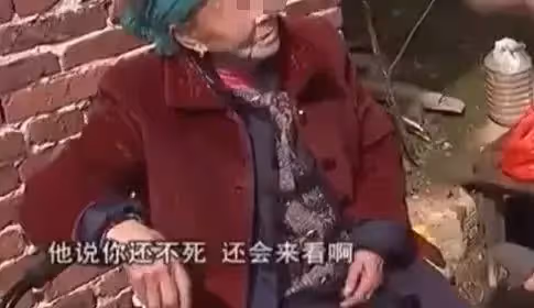 九旬老人住破屋靠喝雨水度過十幾年 旁邊住新房的兒子:還活著啊