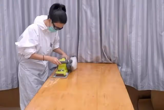 厲害!40歲「師妃暄」業餘時間學翻新工程,改裝家中木門有板有眼
