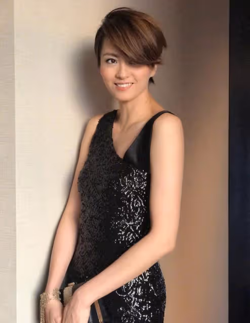 挑戰母親角色!香港知名女星被二十幾歲藝人喊媽媽,既突然又開心