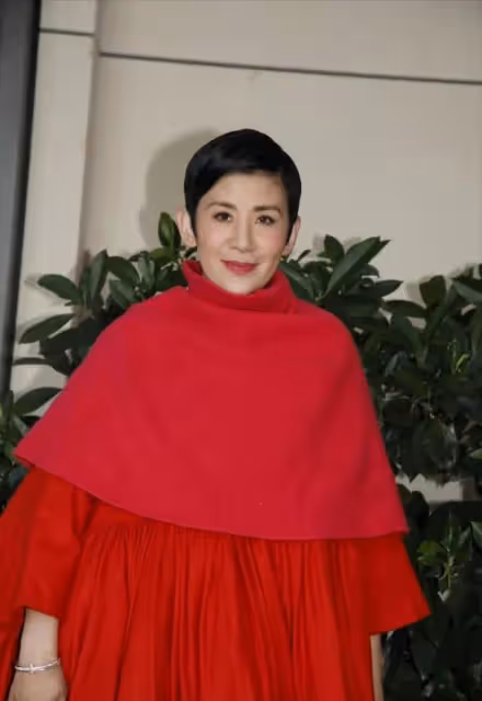 挑戰母親角色!香港知名女星被二十幾歲藝人喊媽媽,既突然又開心