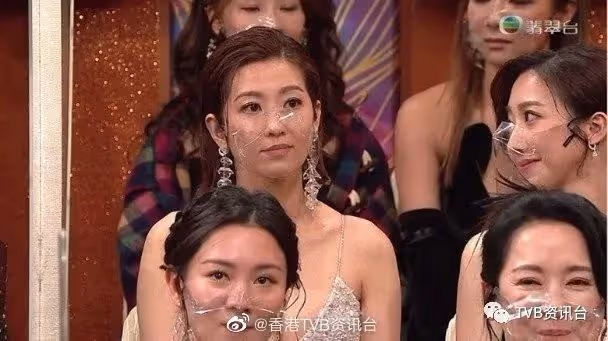 高海寧曬貼身超高衩裙!陳自瑤表現興奮反曬白眼