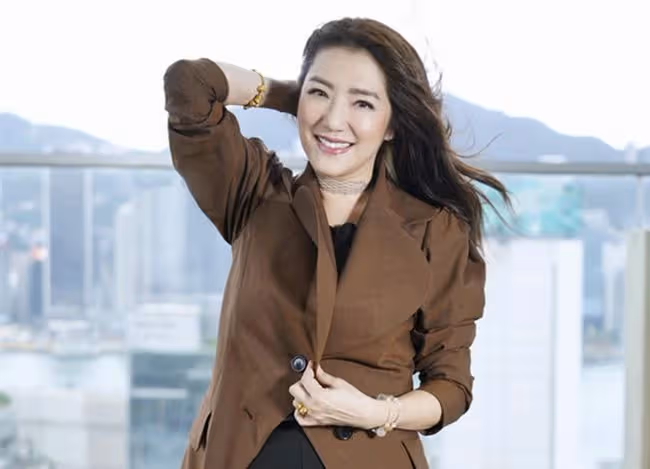 與黃日華約會傳緋聞，53歲女星難掩仰慕之情，稱很多東西說不準