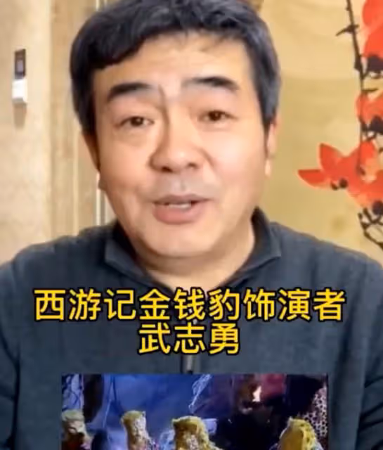 金錢豹本尊送祝福,頭髮花白氣質出眾,網友:難怪金錢豹眉清目秀