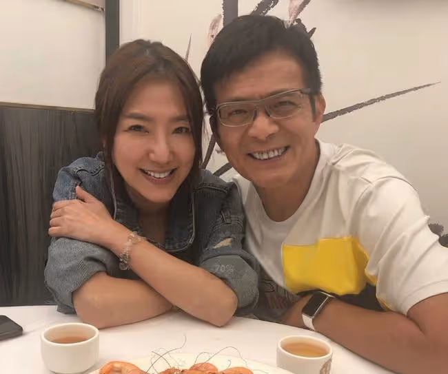 與黃日華約會傳緋聞，53歲女星難掩仰慕之情，稱很多東西說不準