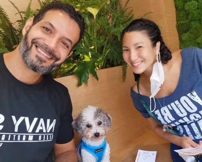 鄭佩佩前夫近照，祖孫三代同框很溫馨，曾為生兒子讓妻子懷孕8次